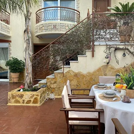 Ferienwohnung Pool Garden House Near The Sea Vári Exterior foto