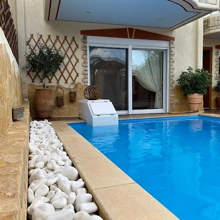 Ferienwohnung Pool Garden House Near The Sea Vári Exterior foto