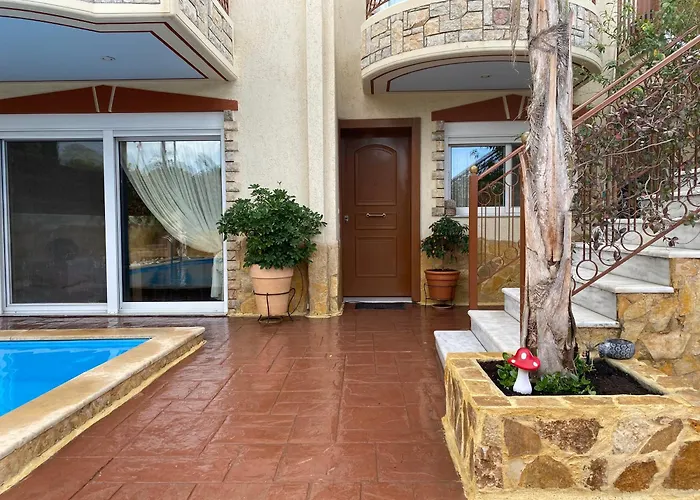 Pool Garden House Near The Sea